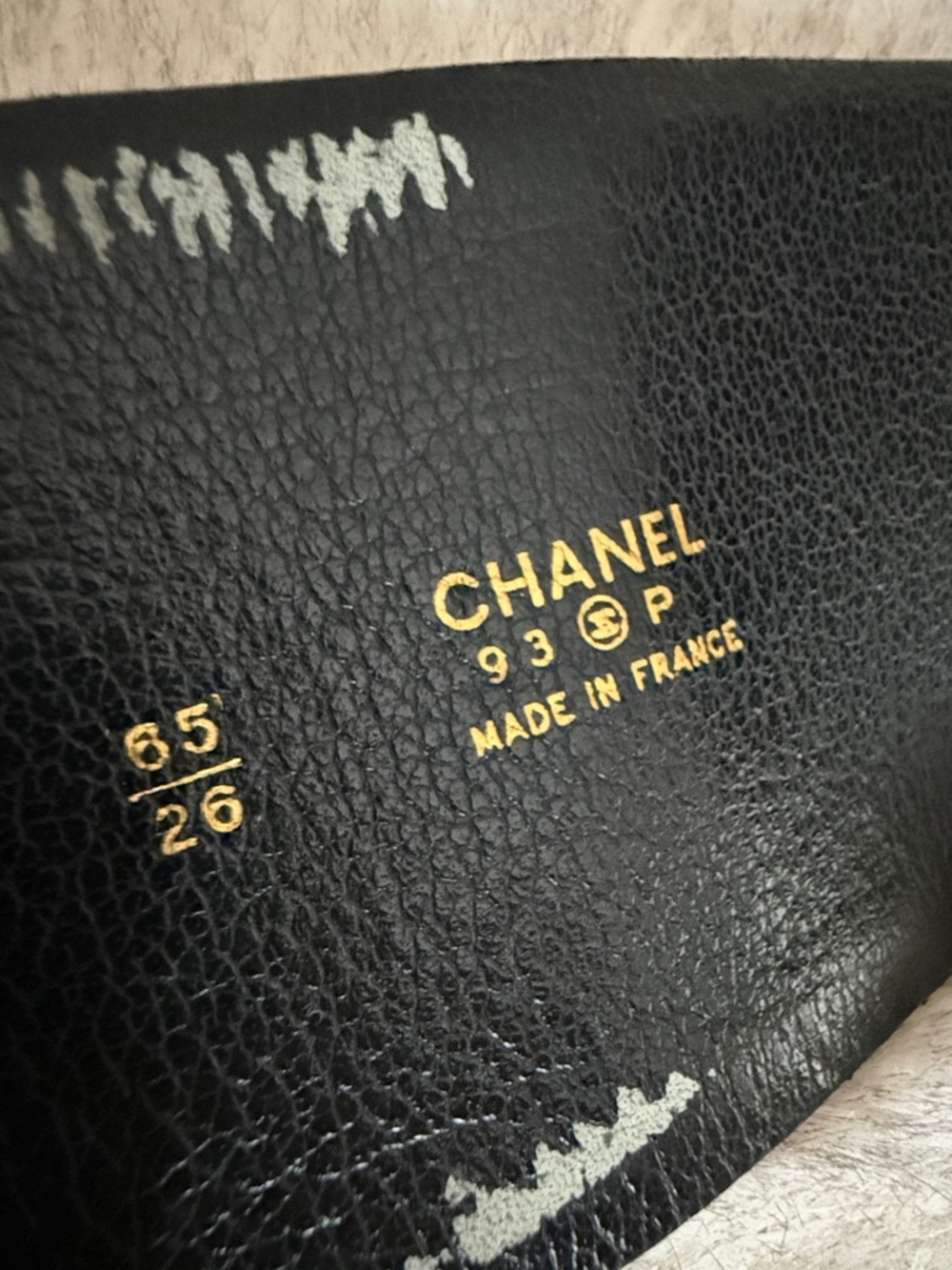 Vintage CHANEL Black Patent Leather Belt with Gold plate Buckle. xs size - Picture 6 of 11